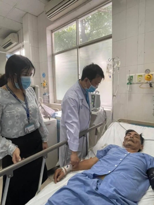 Tình trạng sức khỏe Thương Tín sau khi nhập viện vì đột quỵ: 'Bệnh từ Tết, đi vệ sinh mất kiểm soát'