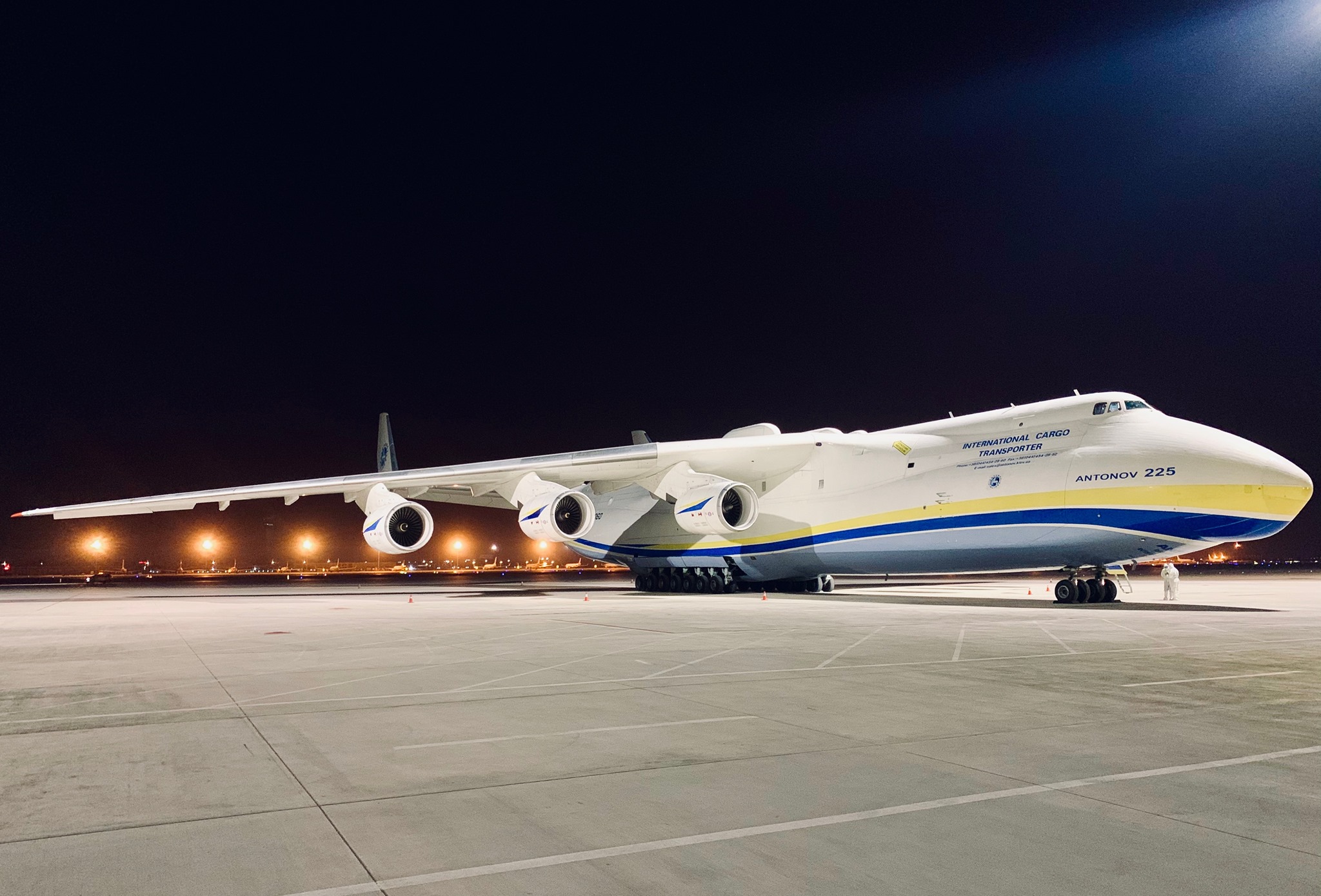 An-225 Mriya hạ cánh xuống Thiên Tân, Trung Quốc