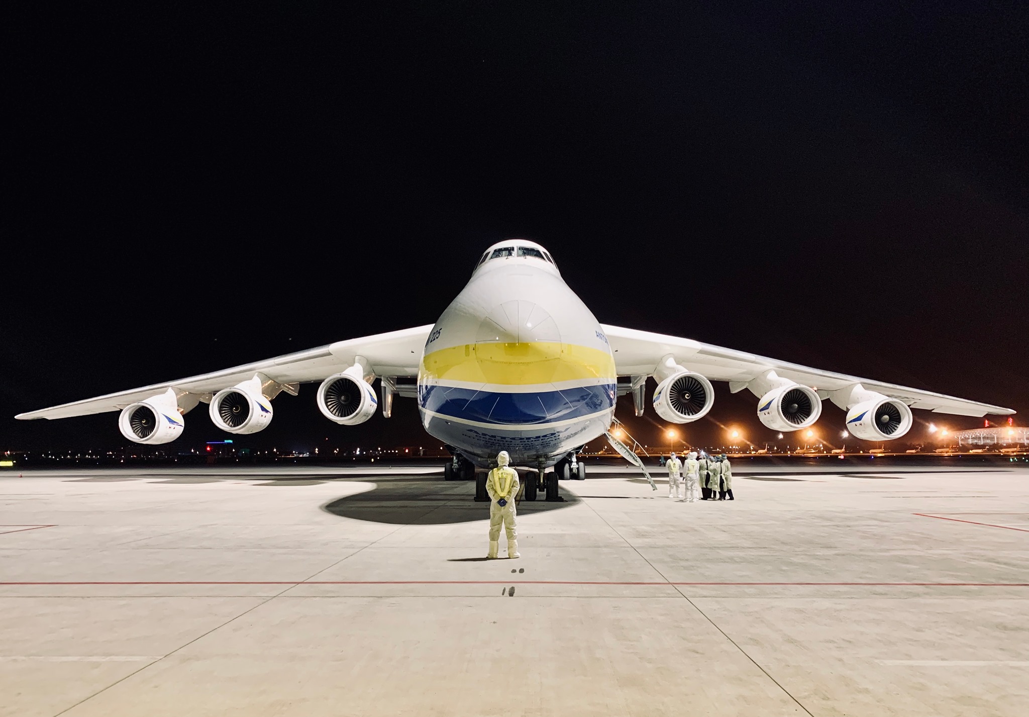 Kích thước khổng lồ của An-225 vói 06 động cơ phản lực D-18T