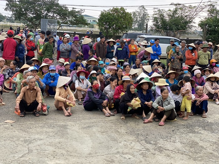 400 suất quà đã được trao tận tay đến các gia đình tại thôn Hòa Bình, xã Tân Ninh.