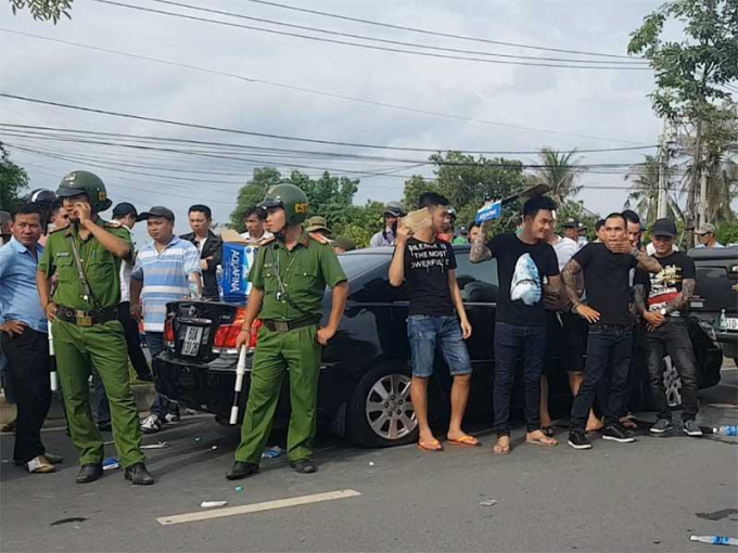 Vụ giang hồ vây xe chở Công an ở Đồng Nai gây rúng động dư luận. (Ảnh: IT).
