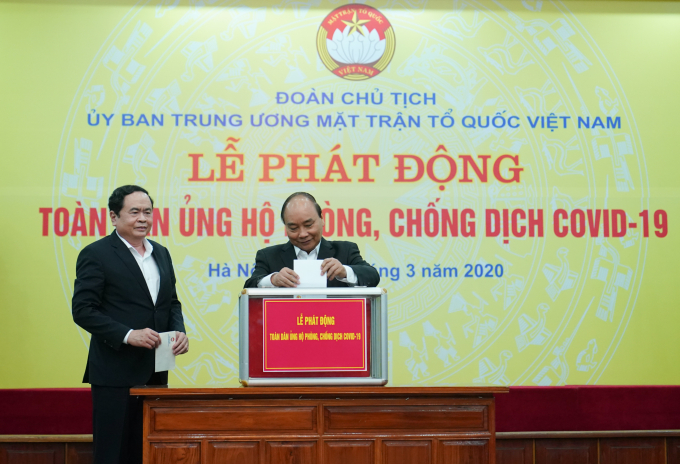 Thủ tướng Nguyễn Xuân Phúc phát động toàn dân ủng hộ phòng, chống dịch Covid-19. (Ảnh: VGP).