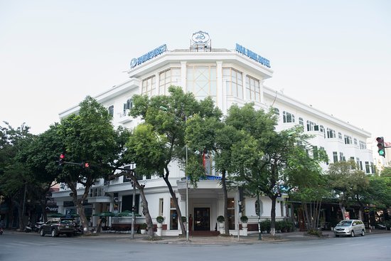 Khách sạn Hoà Bình (27 Lý Thường Kiệt, quận Hoàn Kiếm) được Hà Nội lựa chọn làm nơi cách ly tập trung người nước ngoài và một số trường hợp khác. (Ảnh: IT).