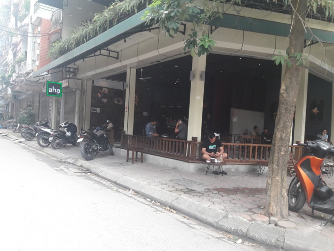 Cà phê aha trên phố Trần Qúy Kiên.
