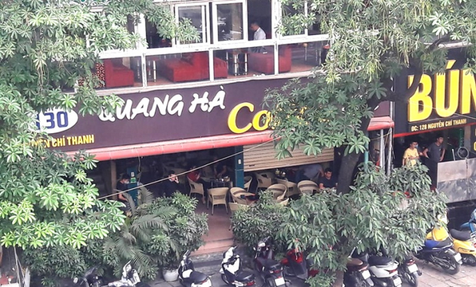 Khung cảnh quán cà phê trên đường Nguyễn Chí Thanh.