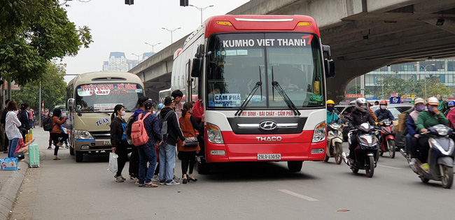 Từ hôm nay tạm dừng toàn bộ hoạt động của xe hợp đồng trên 9 chỗ và xe du lịch trên 9 chỗ có điểm đi/đến Hà Nội và TP HCM.