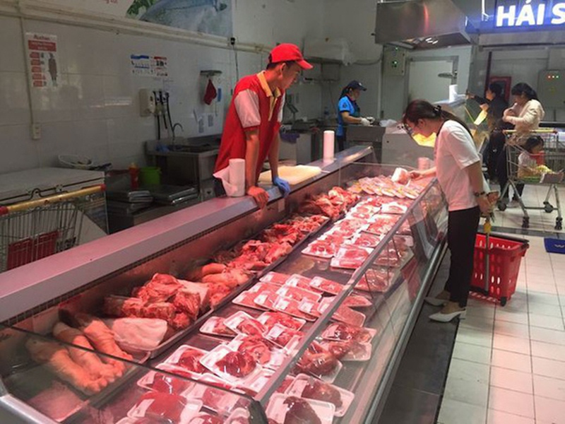 Thịt lợn ở siêu thị đang có giá sấp sỉ ngang thịt bò Mỹ. (Ảnh minh họa).