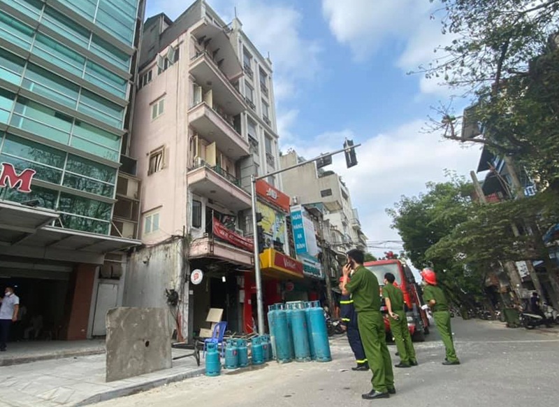 Hiện trường vụ nổ bình gas tại nhà hàng giữa phố cổ Hà Nội.