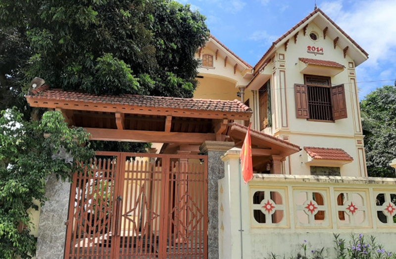 Ngôi nhà của một hộ cận nghèo ở huyện Yên Định, tỉnh Thanh Hóa) khiến nhiều người không khỏi choáng váng. (Ảnh: IT).