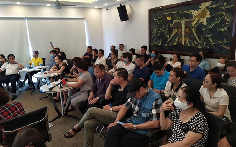 Nhóm khách hàng mua dự án Cocobay Đà Nẵng tham dự buổi đối thoại. (Ảnh: T.K).