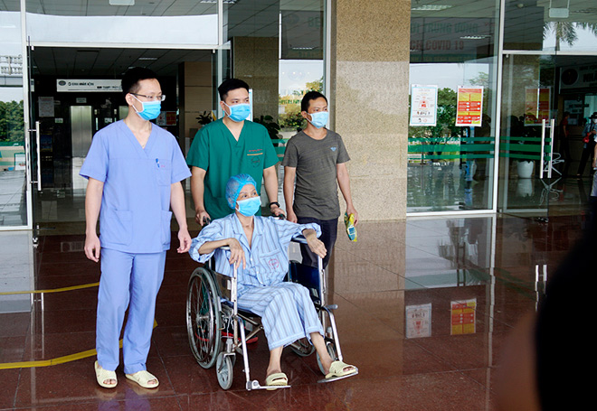 Bệnh nhân 19 được công bố khỏi bệnh sau 3 tháng điều trị Covid-19. (Ảnh: Dân Việt).
