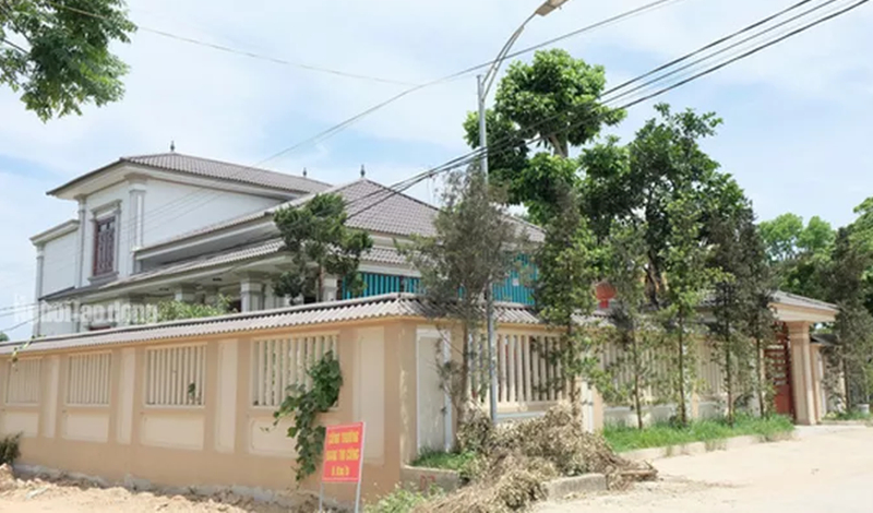 Hình ảnh siêu biệt thự nhà vườn của một hộ cận nghèo Thanh Hóa. (Ảnh: Báo Người Lao Động).