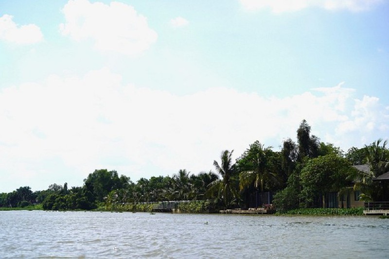 UBND thị xã Bến Cát (tỉnh Bình Dương) khẳng định, thông tin về tình trạng lấn và lấp sông Sài Gòn rồi xây nhà trái phép trên địa bàn là hoàn toàn không đúng sự thật.