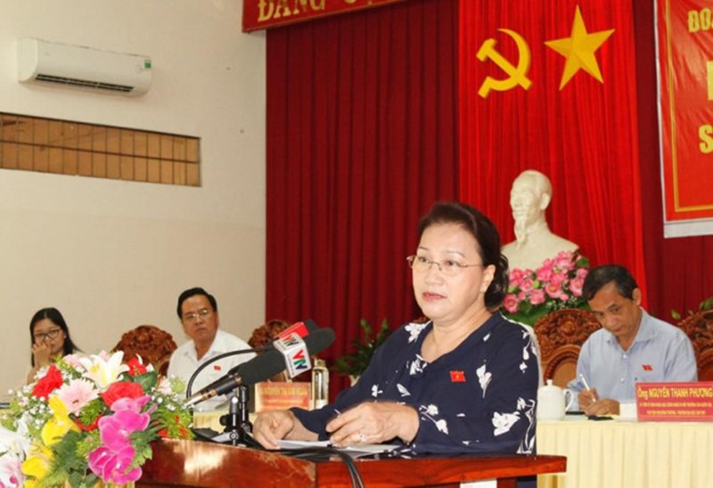 Chủ tịch QH Nguyễn Thị Kim Ngân trả lời cử tri tại buổi tiếp xúc tại quận Cái Răng (Cần Thơ). (Ảnh: PLO)