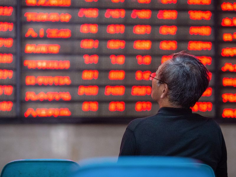 Thị trường chứng khoán ngày 17/7, chứng khoán Trung Quốc suy sụp đỏ sàn. (Ảnh: Bloomberg).