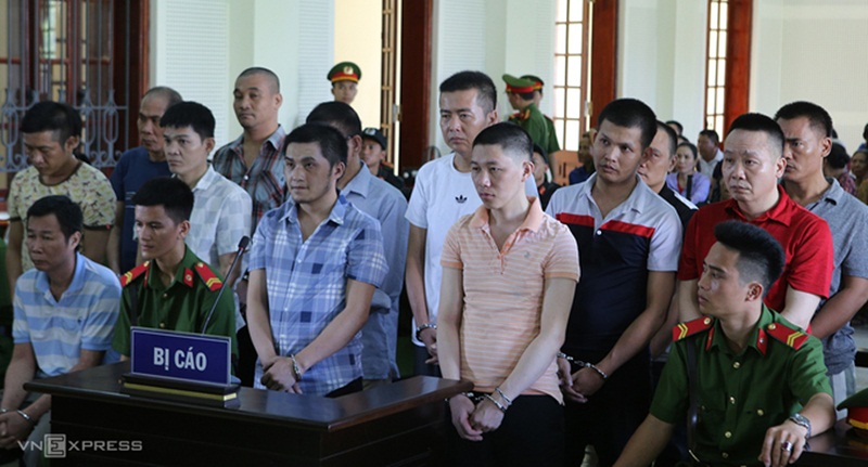 Các bị cáo nghe tuyên án. (Ảnh: Nguyễn Hải/ Vnexpress).