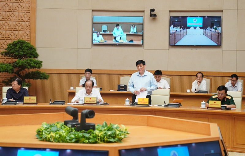 Quyền Bộ trưởng Y tế Nguyễn Thanh Long phát biểu tại cuộc họp. (Ảnh: VGP/Quang Hiếu).