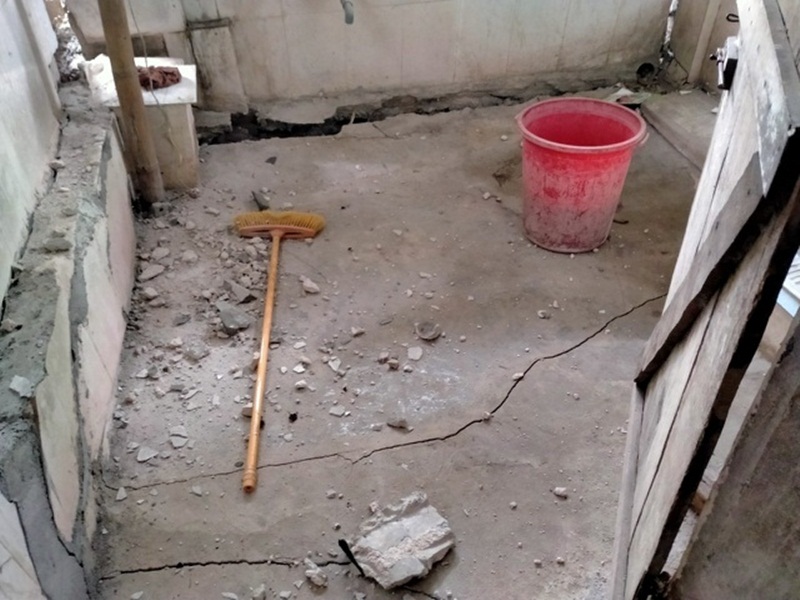 Vụ động đất này khiến nhiều nhà dân và trụ sở làm việc tại huyện Mộc (Sơn La) bị nứt tường, sụt lún, trần vỡ toác gây hư hại nặng nề.