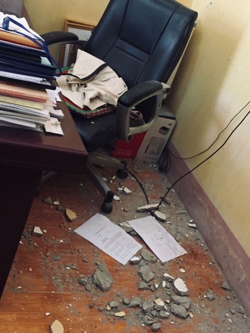 Hình ảnh trụ sở xã Nà Mường bị ảnh hưởng do động đất.