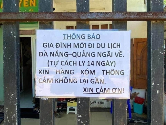 Tờ thông báo tự cách ly sau khi trở về từ Đà Nẵng mong hàng xóm không lại gần của gia đình ở Vũng Tàu được chia sẻ trên mạng xã hội.