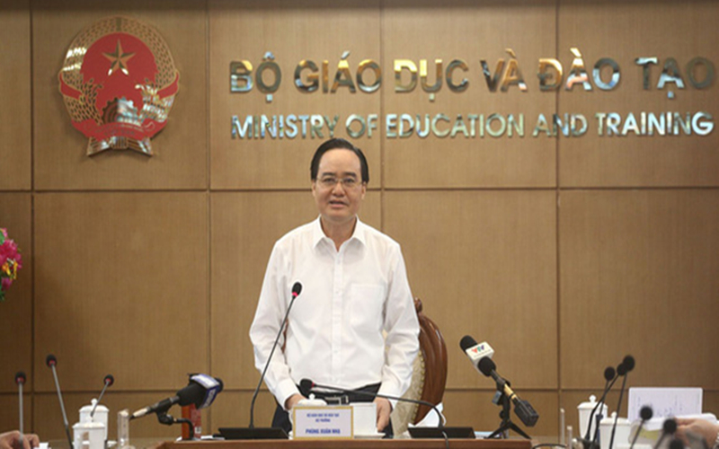 Bộ trưởng Bộ GD&ĐT Phùng Xuân Nhạ phát biểu khai mạc hội nghị. (Ảnh: Tuổi Trẻ).