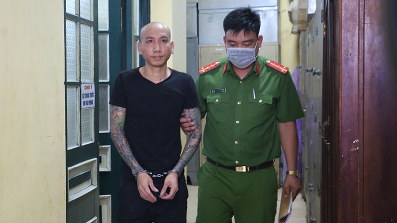 Vợ chồng Phú Lê bị điều tra thêm tội gây rối trật tự công cộng.