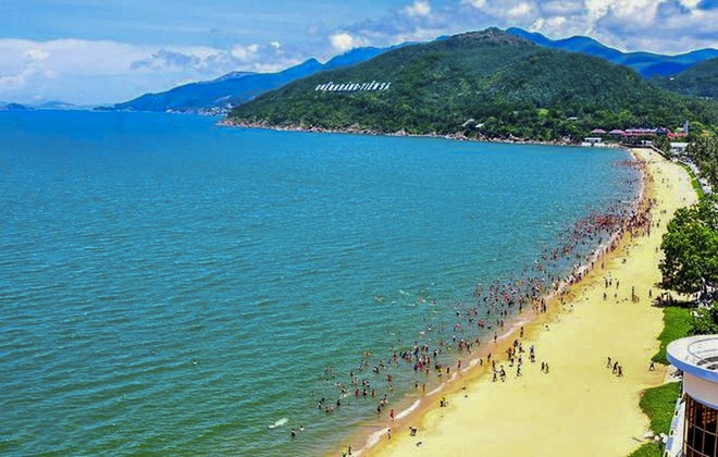 Bãi biển Quy Nhơn (Bình Định). (Ảnh: Zing.vn).