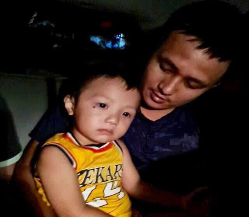 Cháu bé 2 tuổi bị bắt cóc ở Bắc Ninh khi đi chơi cùng bố.