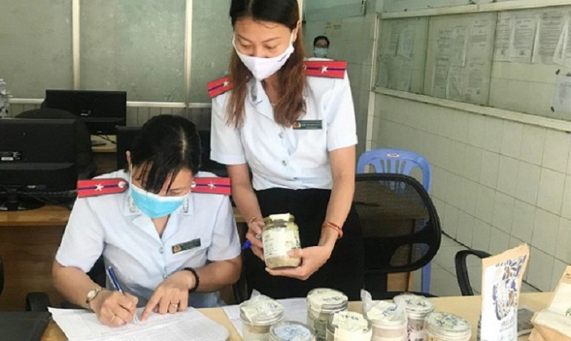 Cơ quan chức năng kiểm tra, xử lý hàng loạt các cơ sở kinh doanh thực phẩm chay trên địa bàn Hà Nội.