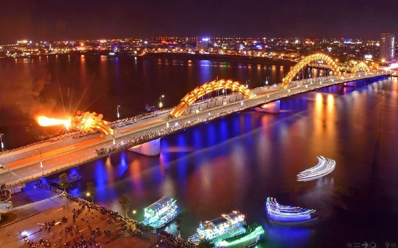 Cầu Rồng - biểu tượng của TP Đà Nẵng.