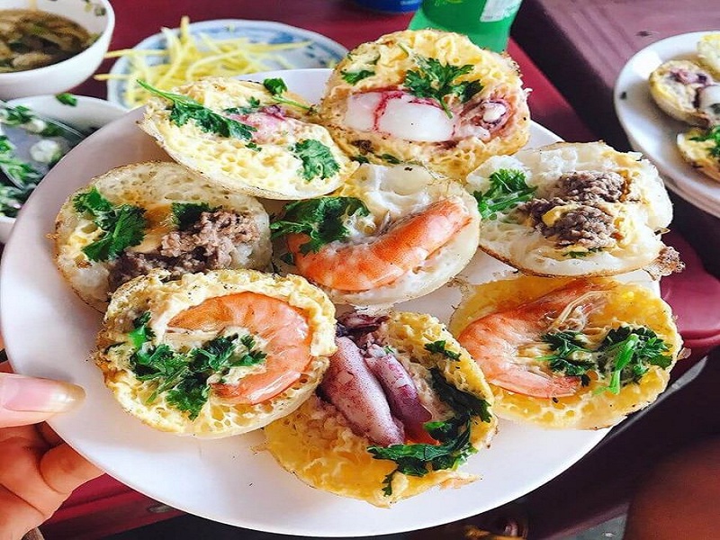 Bánh căn Nha Trang là món đặc sắc với du khách.