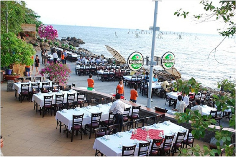 Quán Gành Hào - Địa điểm ăn uống Vũng Tàu với view đẹp hướng ra biển.
