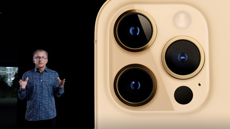 Phó chủ tịch cấp cao marketing toàn cầu của Apple Greg Joswiak giới thiệu mẫu iPhone Pro với 3 camera. (Ảnh: Apple).
