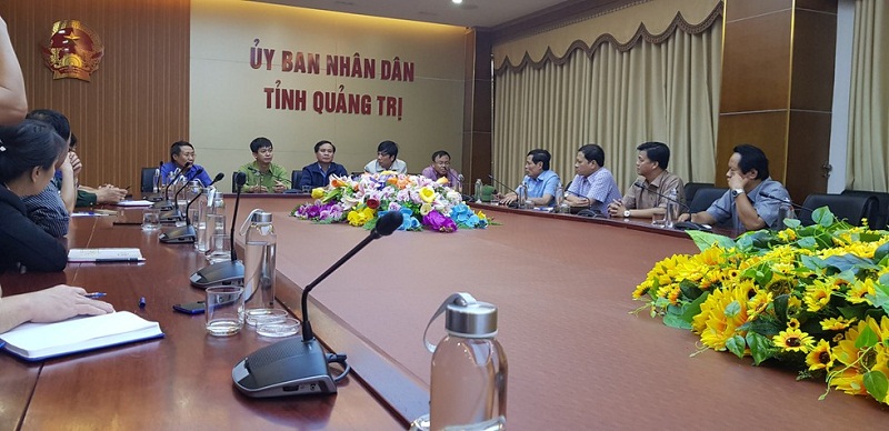 Cuộc họp khẩn lúc 2 giờ sáng tại UBND tỉnh Quảng Trị. (Ảnh: Báo Thanh Niên).