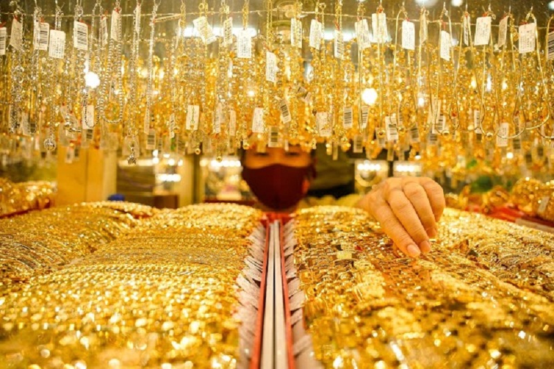 Bảng giá vàng hôm nay 25/10, vàng SJC giảm nhẹ 50.000 đồng/lượng.