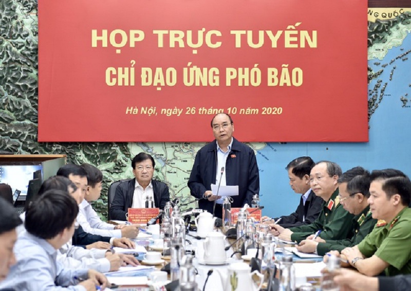Thủ tướng Nguyễn Xuân Phúc phát biểu tại cuộc họp phòng chống bão số 9 sáng nay (26/10).