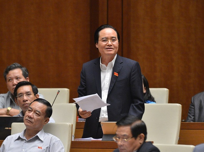 Bộ trưởng Giáo dục và Đào tạo Phùng Xuân Nhạ trả lời chất vấn trước Quốc hội.