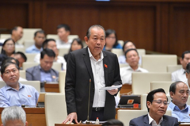 Phó Thủ tướng Thường trực Chính phủ Trương Hoà Bình trả lời tại Quốc hội.