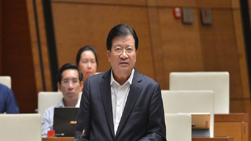 Phó Thủ tướng Trịnh Đình Dũng trả lời chất vấn tại nghị trường Quốc hội.
