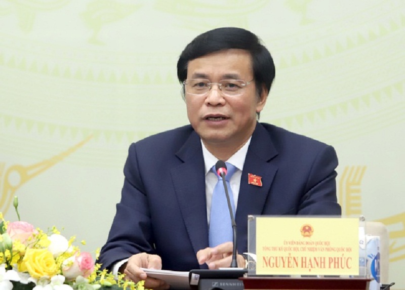 Tổng Thư ký Quốc hội Nguyễn Hạnh Phúc trả lời báo chí tại buổi họp báo. (Ảnh: Dân Trí).