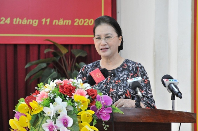Chủ tịch Quốc hội Nguyễn Thị Kim Ngân trả lời cử tri. (Ảnh: Dân Trí).