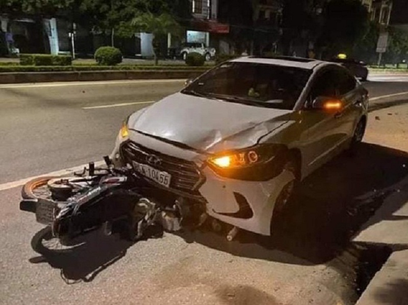 Hiện trường vụ tai nạn Thanh tra Sở GTVT Hưng Yên lái ô tô ngược chiều, tông chết nữ lao công.