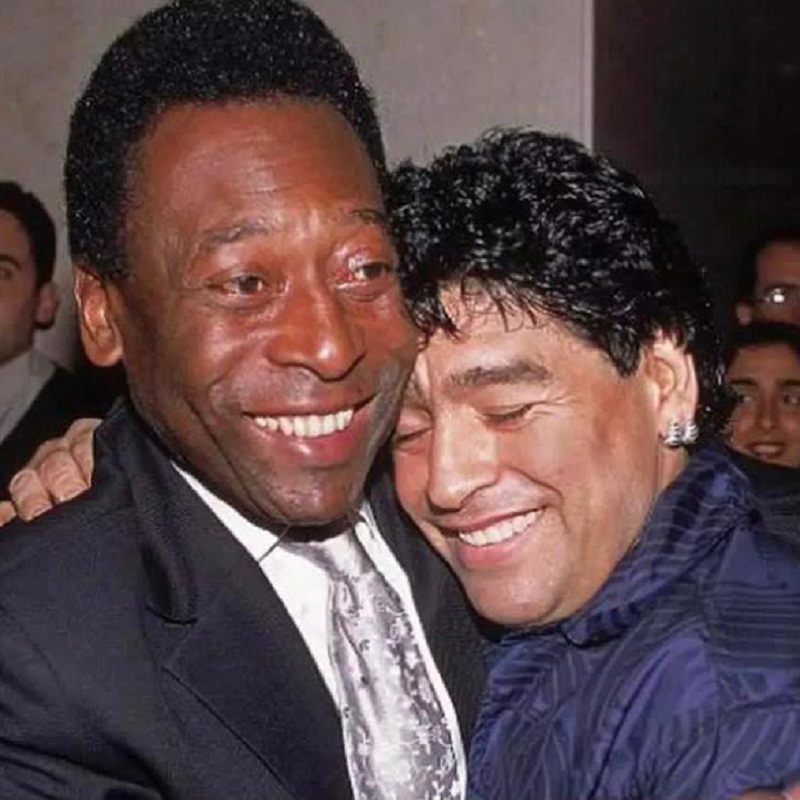 Vua bóng đá Pele đau xót trước tin Maradona qua đời. (Ảnh: FB).
