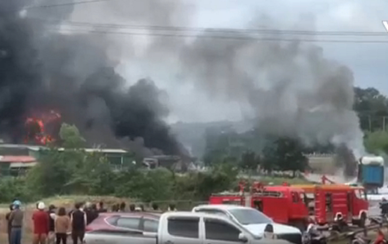 Cháy nổ pháo ở gần cửa khẩu Lao Bảo, làm nhiều người thương vong. (Ảnh: Cắt từ clip VTV).