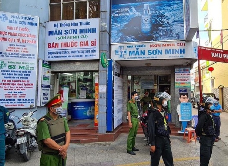 Hàng trăm Công an bất ngờ kiểm tra 3 nhà thuốc tây lớn nhất TP Biên Hòa - Đồng Nai. (Ảnh: Dân Trí).