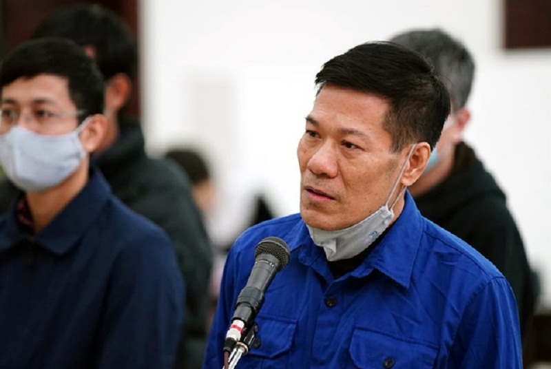 Bị cáo cựu Giám đốc CDC Hà Nội Nguyễn Nhật Cảm tại phiên xét xử. (Ảnh: Dân trí).