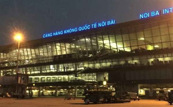 Máy bay không dám hạ cánh xuống Nội Bài vì nghi mèo chạy qua đường băng.