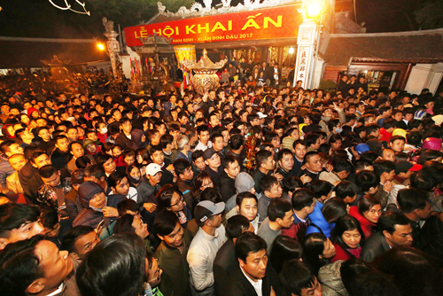 Lễ Khai ấn Đền Trần mọi năm thu hút hàng ngàn người tham dự. (Ảnh: Internet).