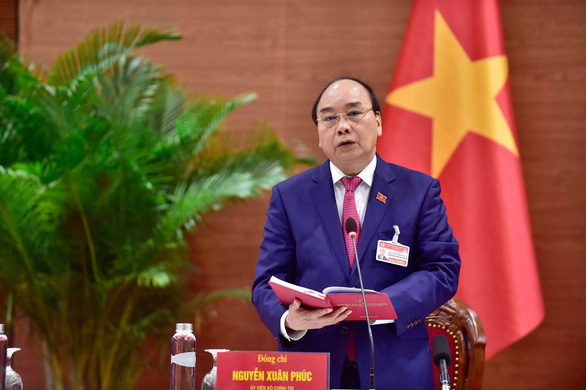 hủ tướng Chính phủ Nguyễn Xuân Phúc chủ trì cuộc họp khẩn liên quan đến tình hình Covid-19. (Ảnh: QUANG MINH/TUOITRE).