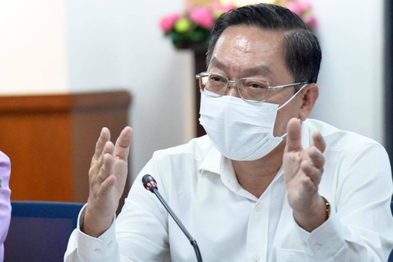 Ông Nguyễn Tấn Bỉnh - Giám đốc Sở Y tế TP HCM thông tin về ca COVID-19 mới phát hiện. (Ảnh: Tuổi Trẻ).